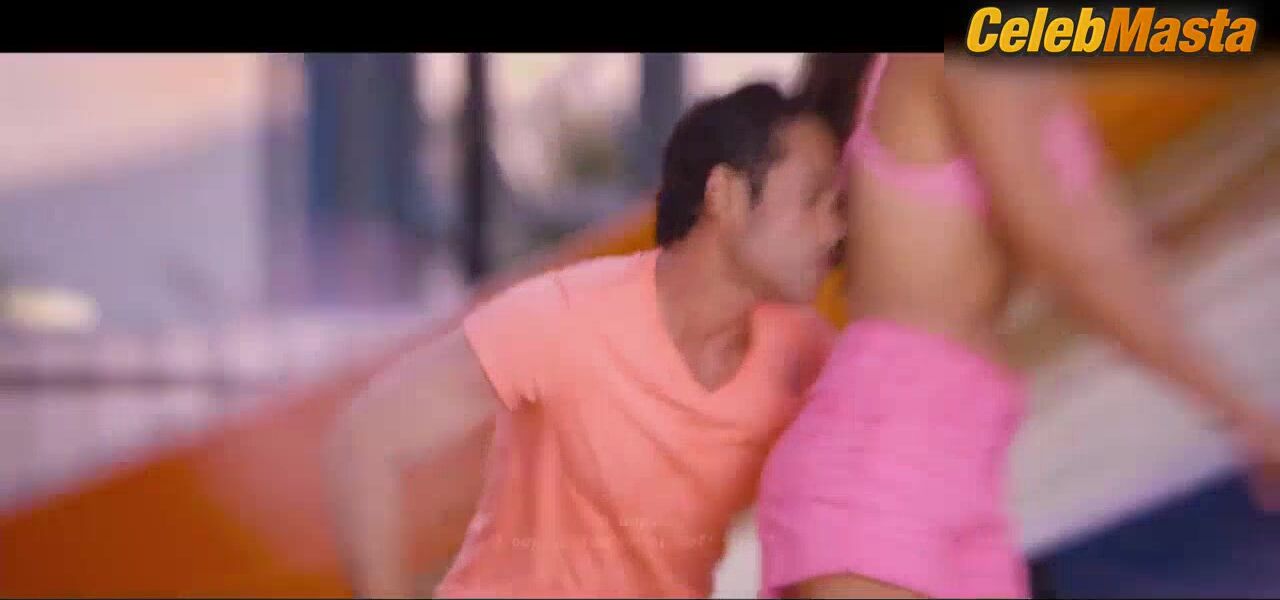 Mandana Karimi And Meghna Naidu Swimsuit Scene In Kya Kool - Photo 2 of 5 photo 4