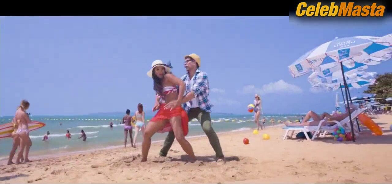 Mandana Karimi And Meghna Naidu Swimsuit Scene In Kya Kool - Photo 2 of 5 photo 5