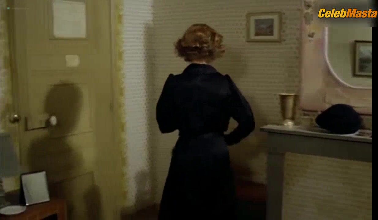 Isabelle Huppert ’s Ass, Tits Scene In Violette - Photo 4 of 5 photo 1