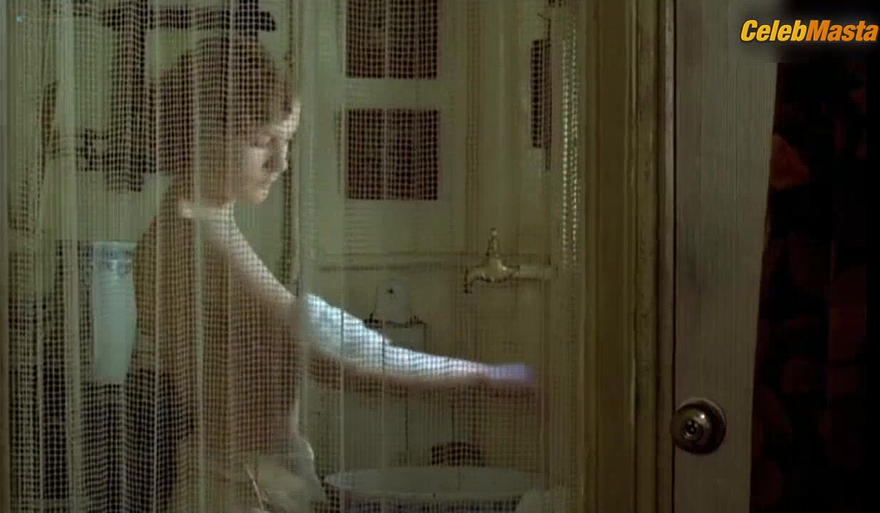 Isabelle Huppert ’s Ass, Tits Scene In Violette - Photo 4 of 5 photo 2