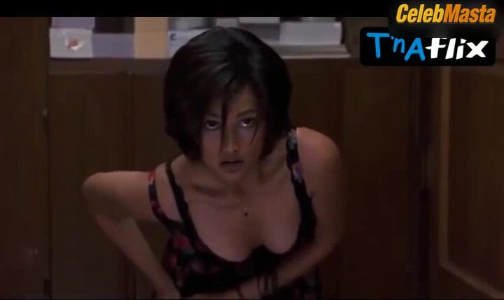 Scarlett Johansson And Tia Carrere Flaunt Boobs Scene In All - Photo 5 of 5 photo 1