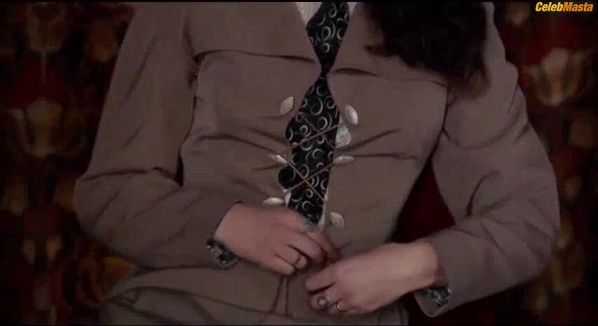 Noemie Merlant Lesbian, Booty Scene In Curiosa - Photo 2 of 5 photo 1