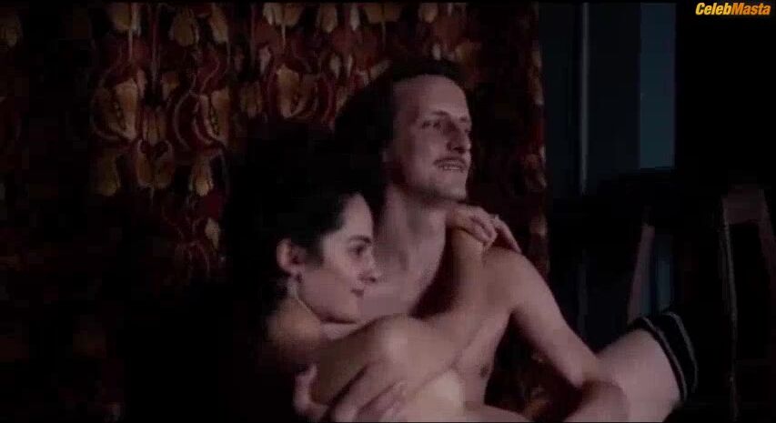 Noemie Merlant Lesbian, Booty Scene In Curiosa - Photo 2 of 5 photo 5