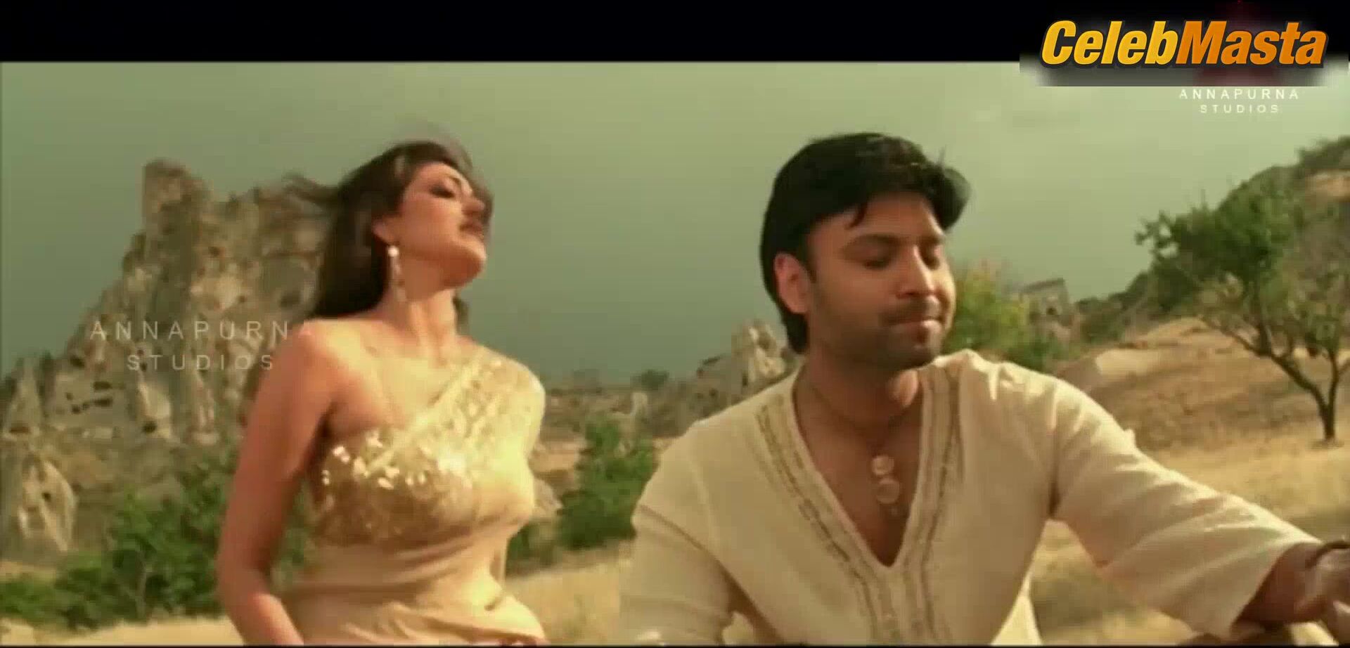 Kajal Agarwal Ass, Boobs Scene From Pourudu - Photo 5 of 5
