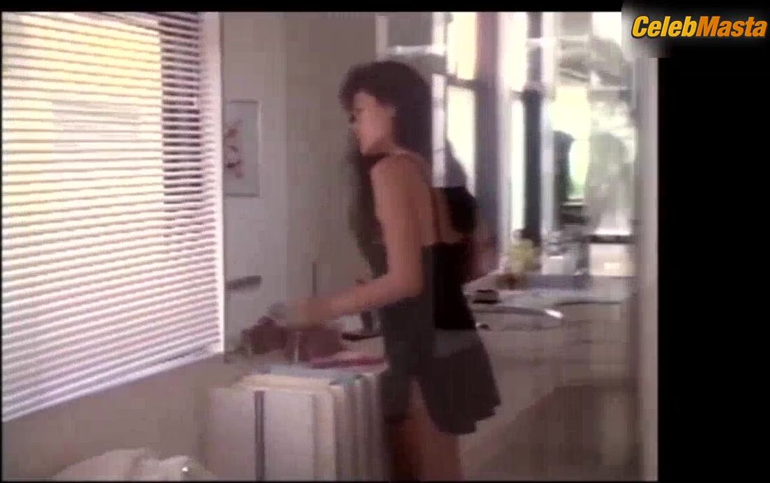 Tia Carrere ’s Hot Scene In Tales From The Crypt - Photo 2 of 5 photo 1