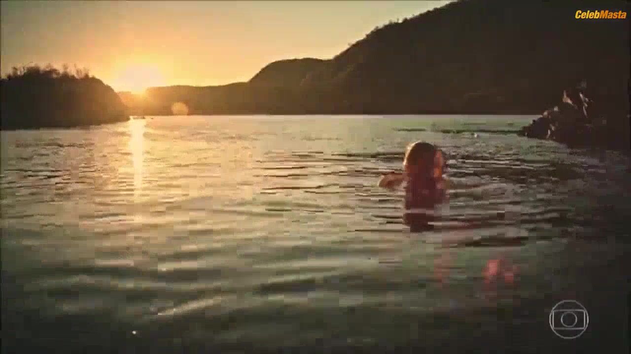 Camila Pitanga Bares Breasts Scene In Velho Chico - Photo 2 of 5 photo 1