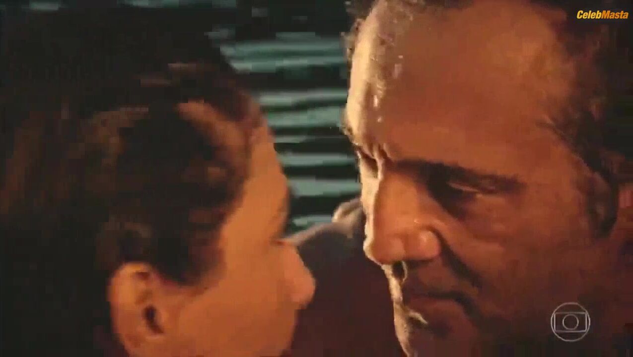 Camila Pitanga Bares Breasts Scene In Velho Chico - Photo 2 of 5 photo 5