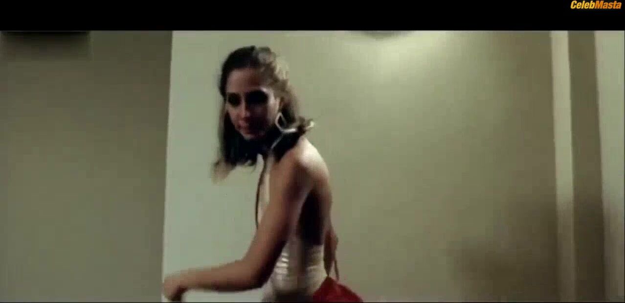 Camila Pitanga Exposes Tits Scene In Eu Receberia As Piores - Photo 1 of 5 photo 5