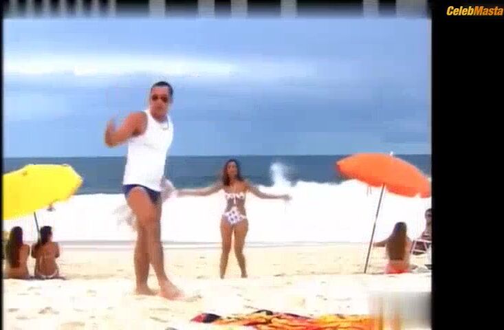 Camila Pitanga Bares Breasts In Paraiso Tropical Scene - Photo 1 of 5 photo 4