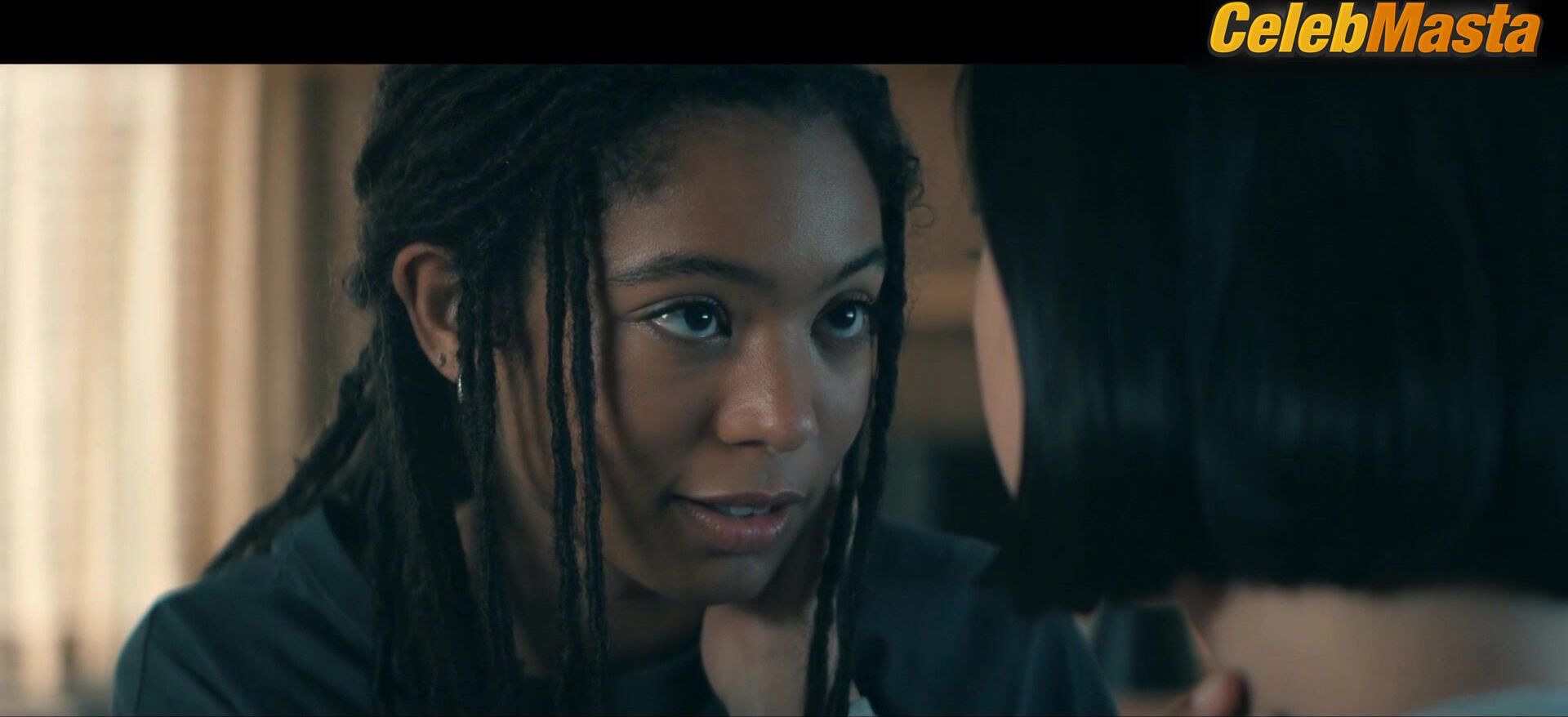 Jaz Sinclair London Thor And ’s Lesbian Scene In - Photo 1 of 5 photo 5