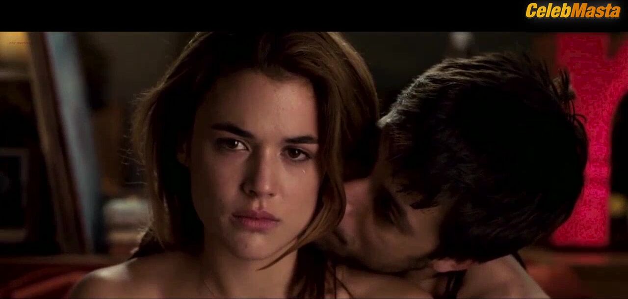 Adriana Ugarte ’s Booty, Tits Scene From Lo Contrario - Photo 1 of 5 photo 5