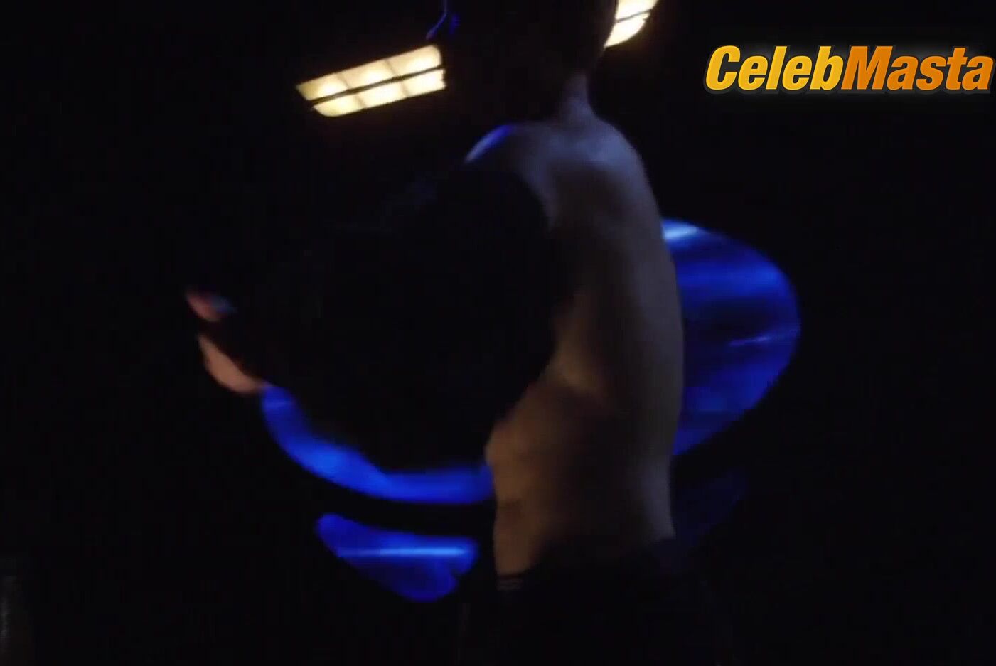 Julia Benson Flaunts Body In Scene From Stargate Universe - Photo 4 of 5