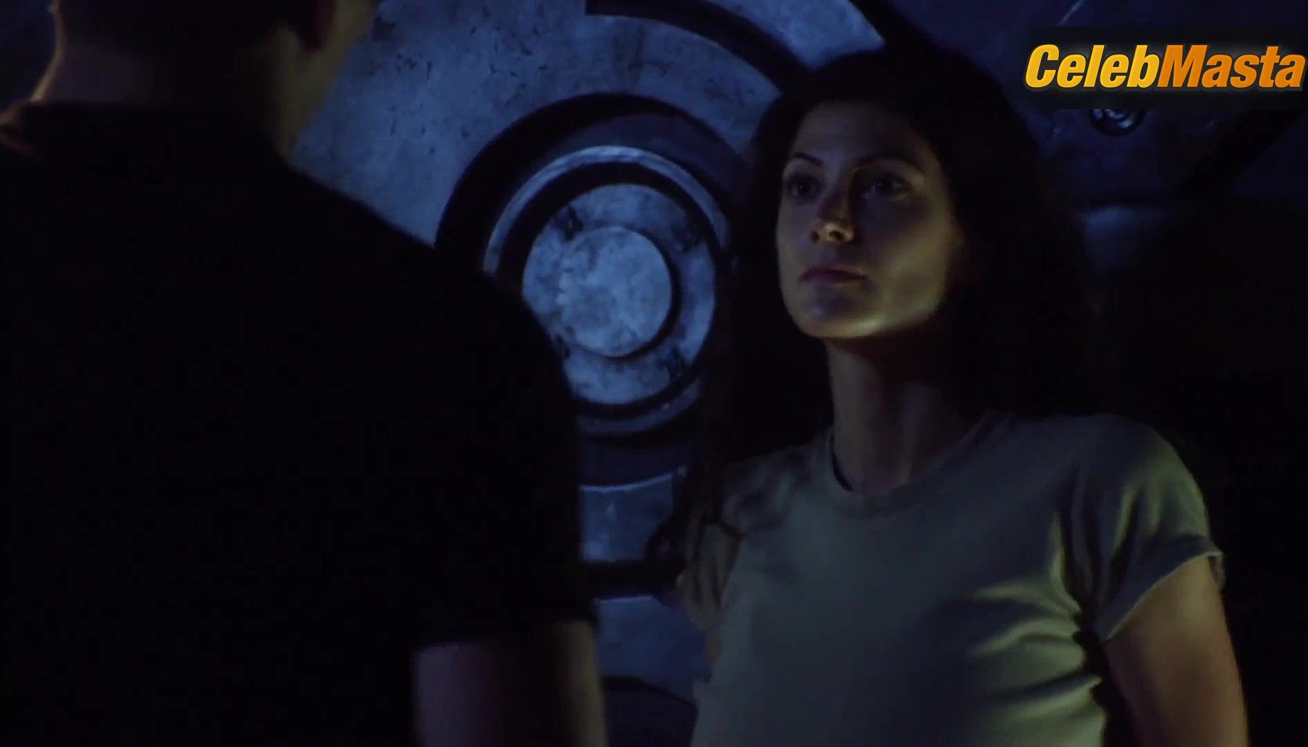 Julia Benson Flaunts Body In Scene From Stargate Universe - Photo 4 of 5 photo 5