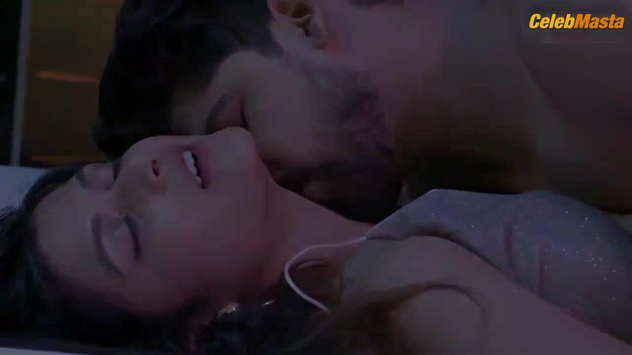 Ayesha Pathan Shows Boobs, Bikini Scene In Khoon Bhari - Photo 1 of 5 photo 4