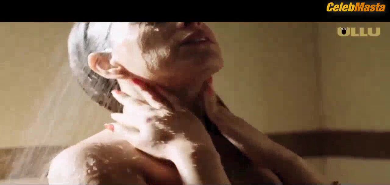 Noor Malabika Boobs, Swimsuit Scene In Palang Tod - Photo 1 of 5