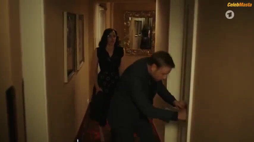 Antje Traue ’s Sexy Scene In Die Freundin Meiner - Photo 2 of 5 photo 1