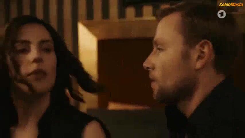 Antje Traue ’s Sexy Scene In Die Freundin Meiner - Photo 2 of 5