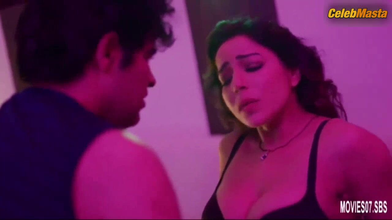 Maahi Khan Booty And Boobs Scene In Sursuri Li - Photo 1 of 5 photo 2