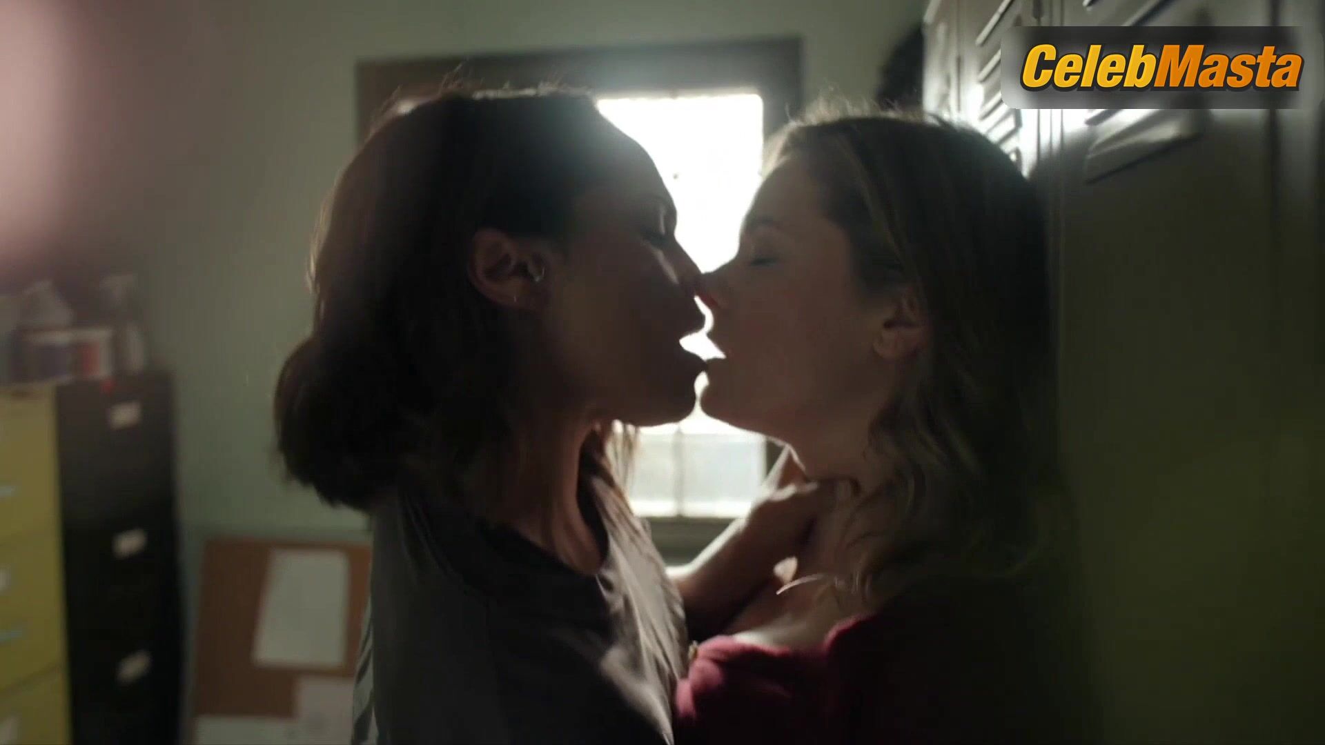 Monica Raymund And Tonya Glanz’s Lesbian Moment In - Photo 1 of 5 photo 4
