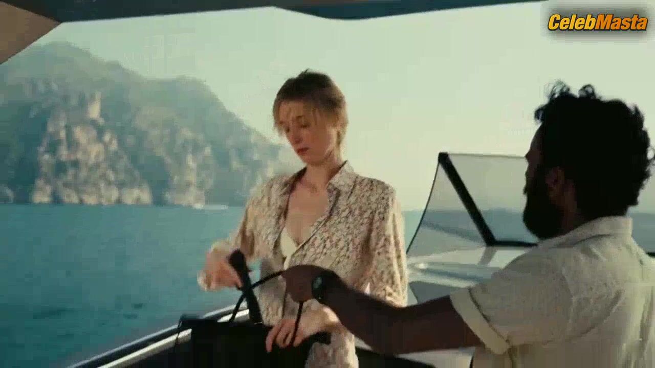Elizabeth Debicki Ass, Tits Scene From Tenet - Photo 3 of 5 photo 1