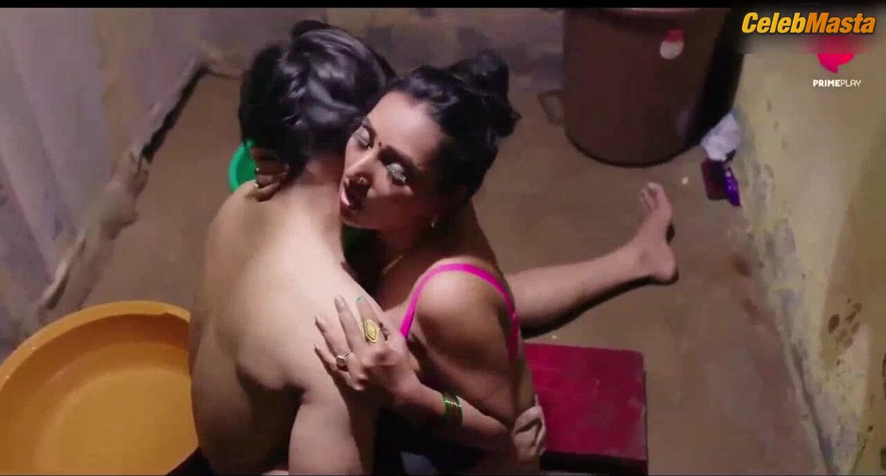 Jayshree Gaikwad Steamy Scene In Paglet - Photo 2 of 5