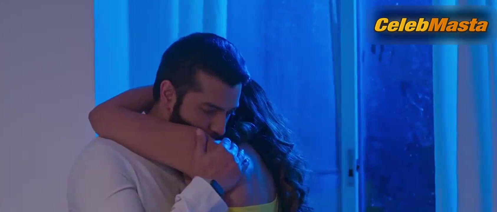 Donna Munshi And Navina Bole Show Steamy Scene In Ek - Photo 1 of 5 photo 2