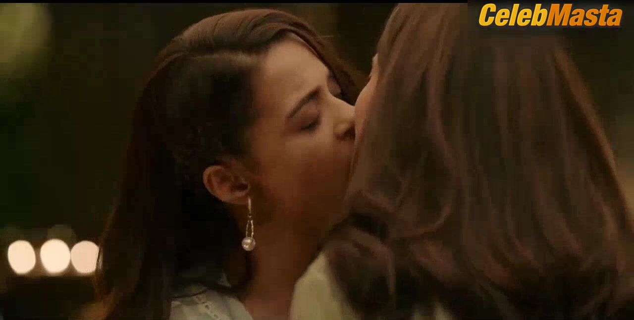 Priya Bapat Surveen Chawla And ’s Lesbian Scene - Photo 1 of 5 photo 4