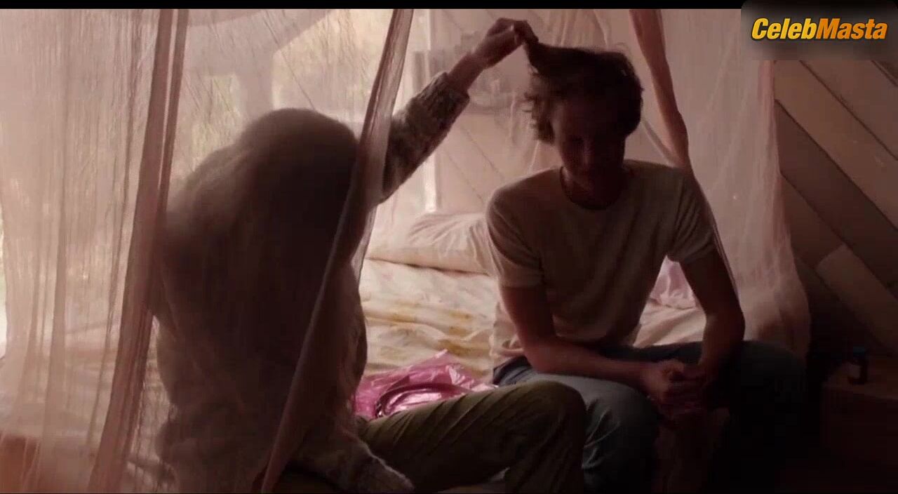 Elizabeth Debicki Steamy Scene In Breath - Photo 3 of 5 photo 5