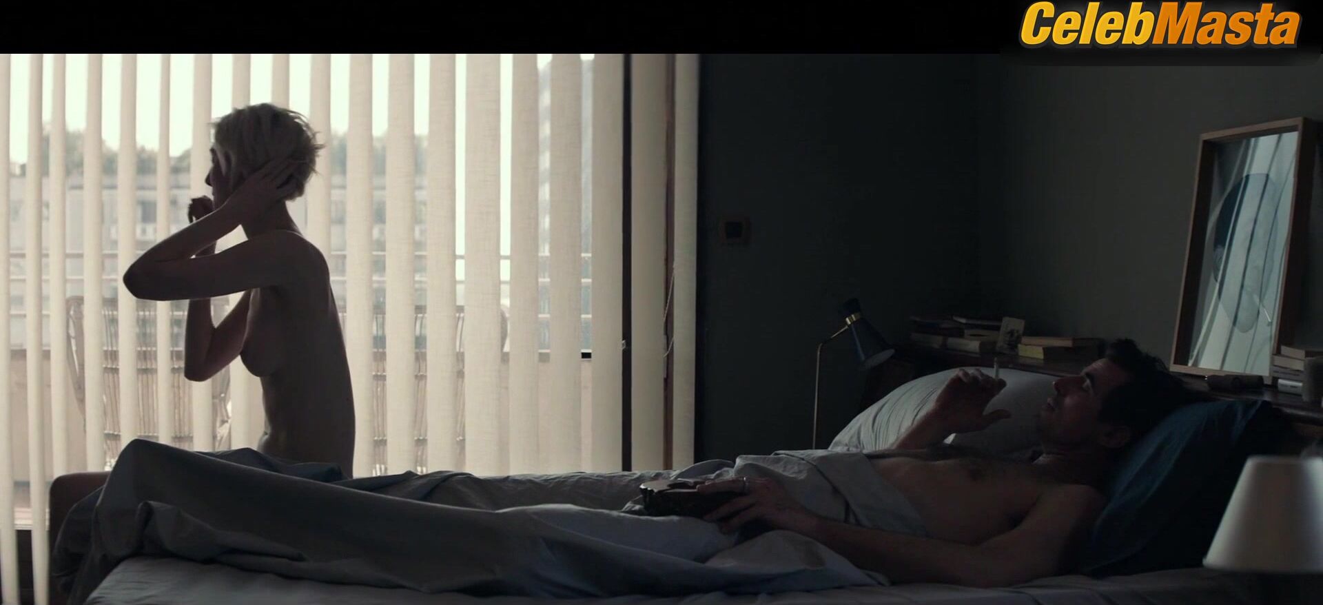 Elizabeth Debicki Tits, Underwear Scene From The Burnt Orange - Photo 5 of 5
