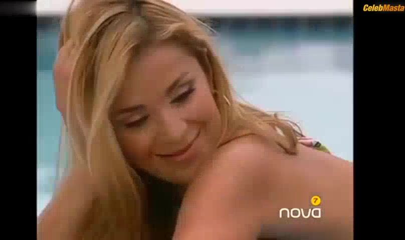 Catherine Siachoque ’s Ass, Tits Scene From Tierra De - Photo 2 of 5 photo 4