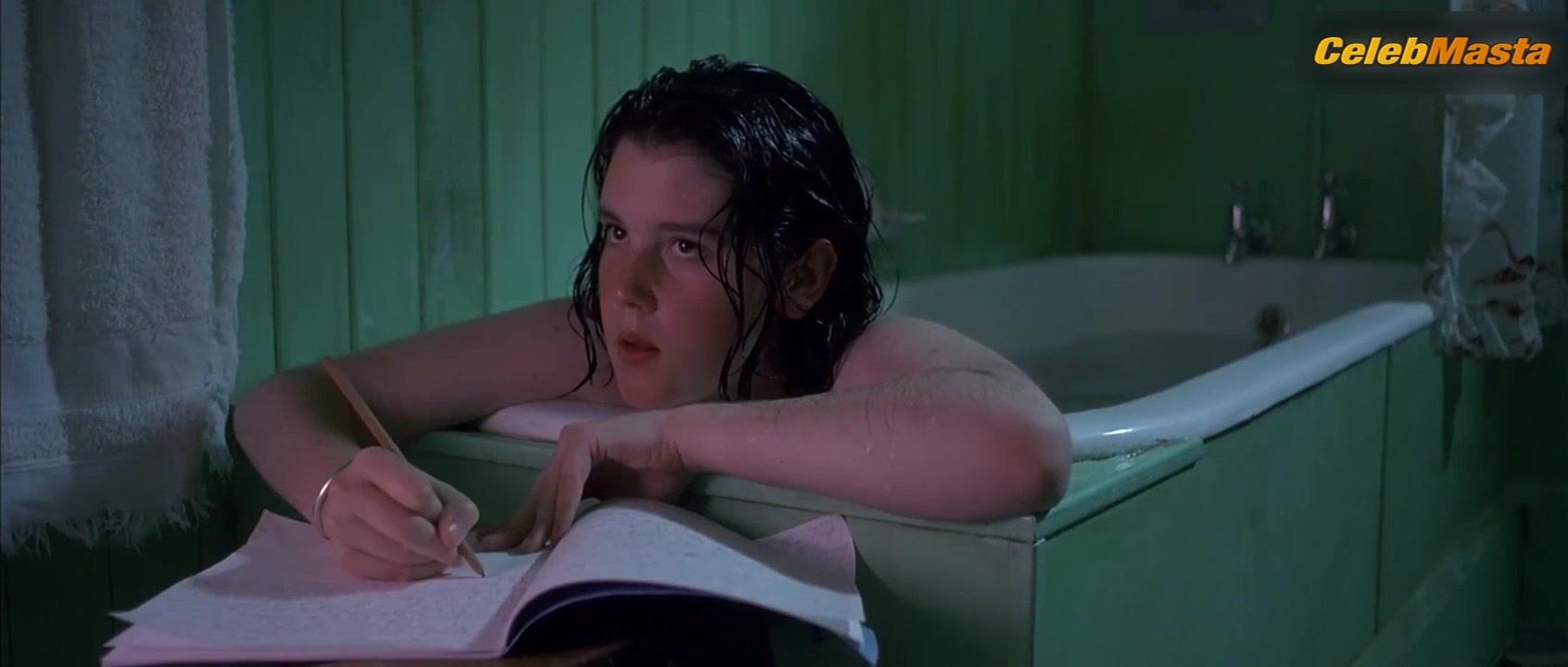 Melanie Lynskey ’s Sexy Scene From Heavenly Creatures - Photo 3 of 5 photo 4