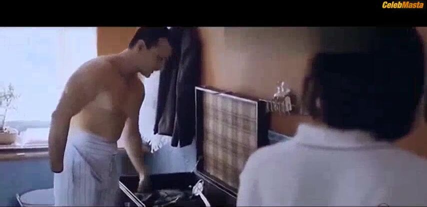 Kangana Ranaut Sexy Scene From Rangoon - Photo 4 of 5