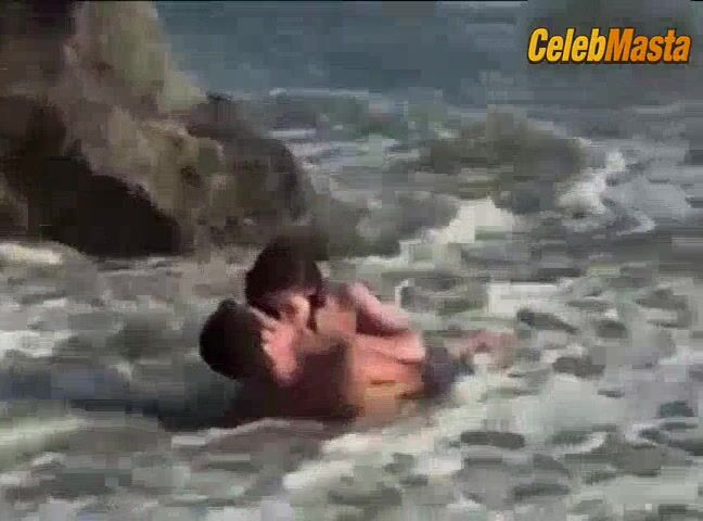 Shannen Doherty Bikini Scene From Beverly Hills, 90210 - Photo 2 of 5 photo 1