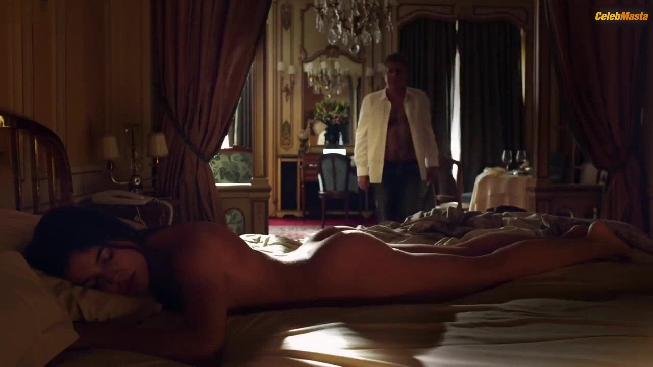 Adriana Ugarte Tits Scene From Amoureux De Ma Femme - Photo 1 of 5