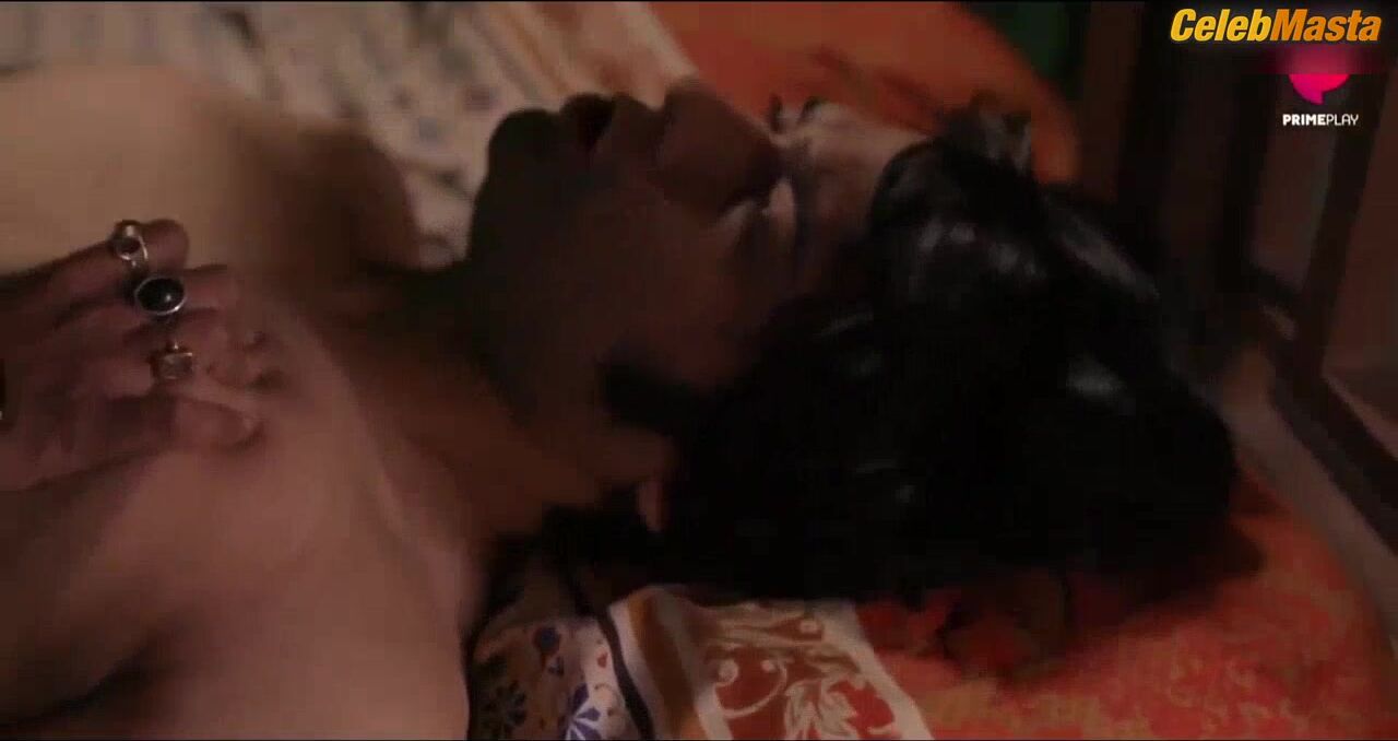 Jayshree Gaikwad Shows Butt, Breasts Scene In Paglet - Photo 5 of 5