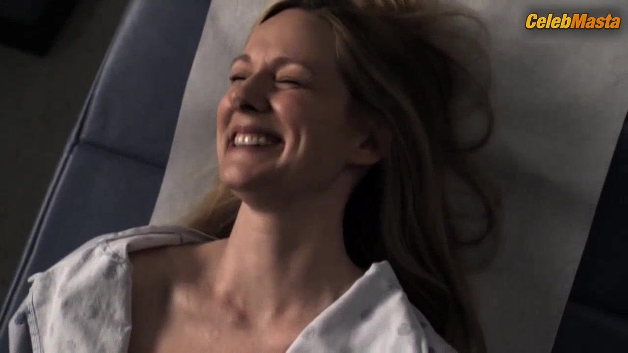 Laura Linney Tits, Underwear Scene From The Big C - Photo 1 of 5