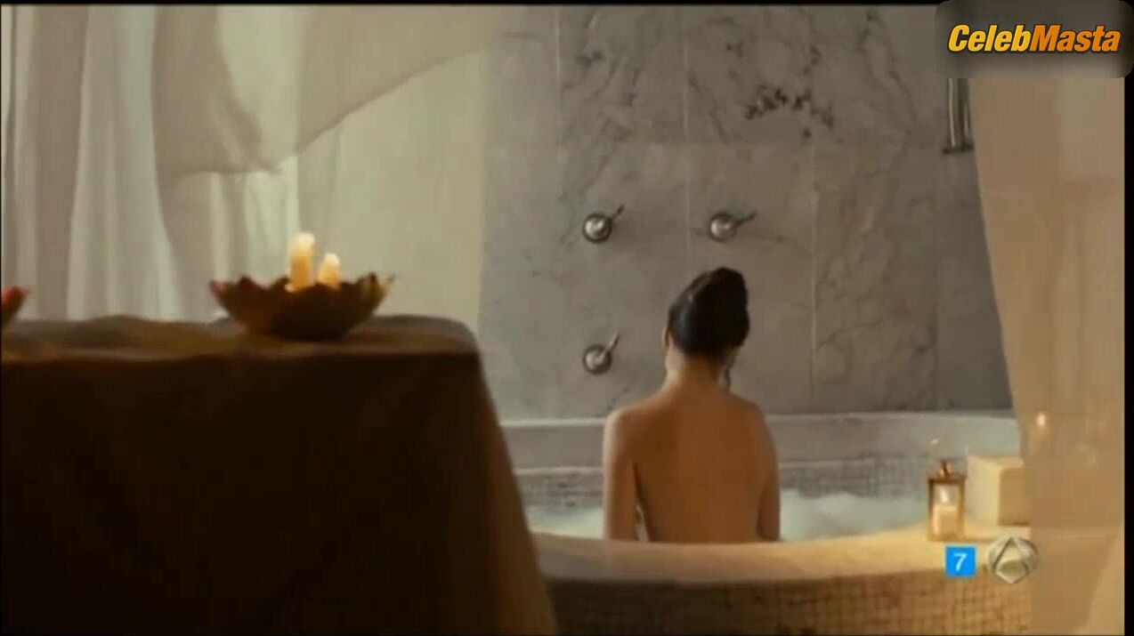 Adriana Ugarte ’s Sexy Scene From El Tiempo Entre - Photo 3 of 5 photo 1