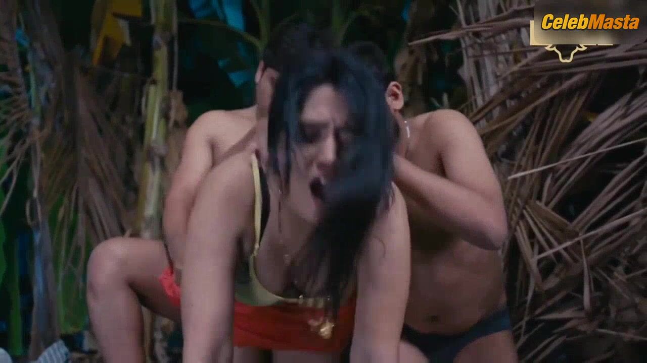 Manvi Chugh Tits Scene From Dubai Bhauji - Photo 2 of 5 photo 5