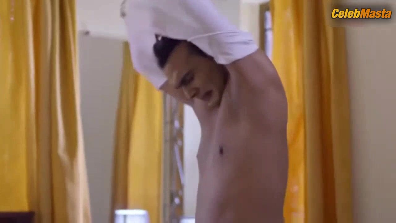 Ayesha Pathan ’s Tits, Swimsuit Scene In Khoon Bhari - Photo 1 of 5