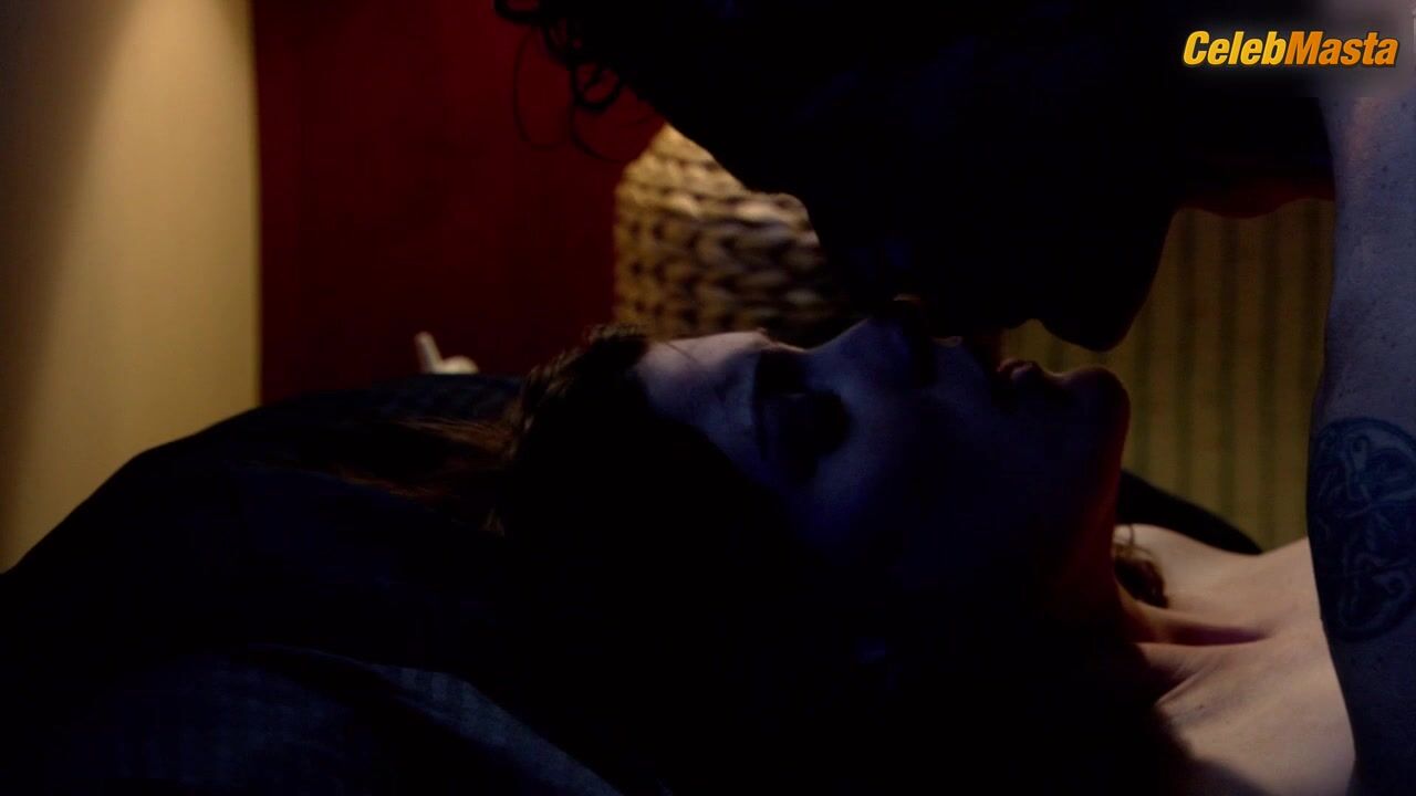 Jennifer Carpenter ’s Tits Scene In Dexter - Photo 2 of 5