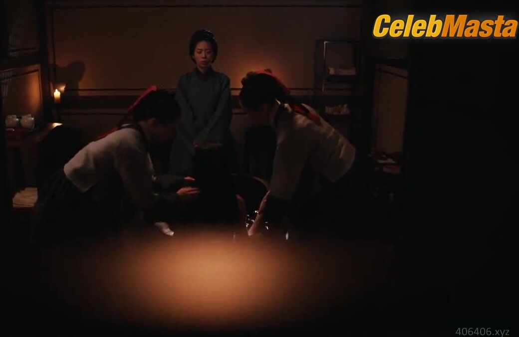Cha Joo-young Lee Yi Dam And Sexy Scene From The Queen Who - Photo 2 of 5