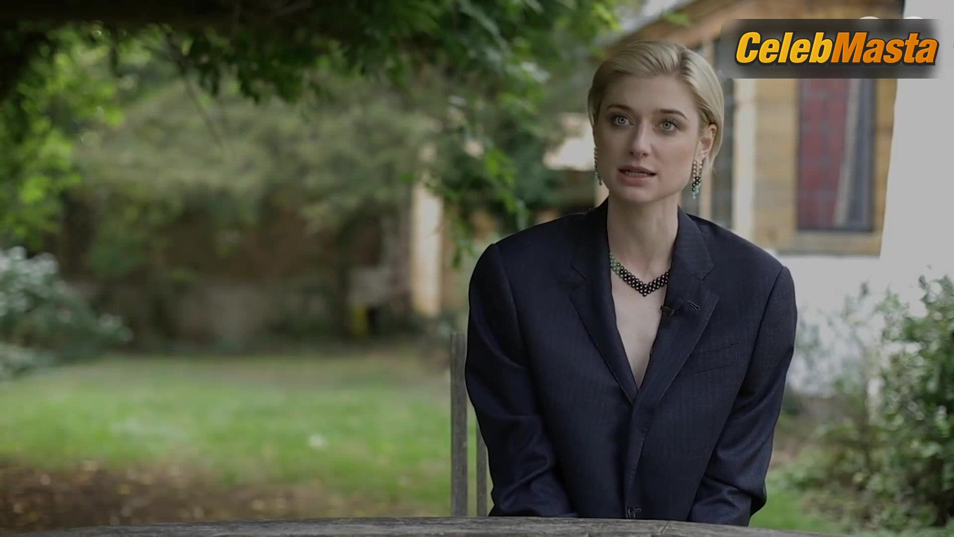 Elizabeth Debicki Sexy Scene From Talks Female Empowerment - Photo 1 of 5 photo 4