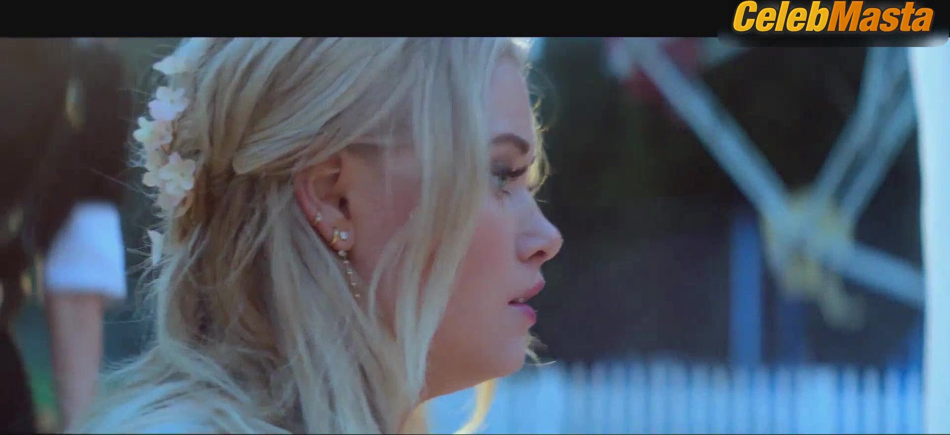 Lyrica Okano Virginia Gardner And Play Lesbian Scene In - Photo 1 of 5