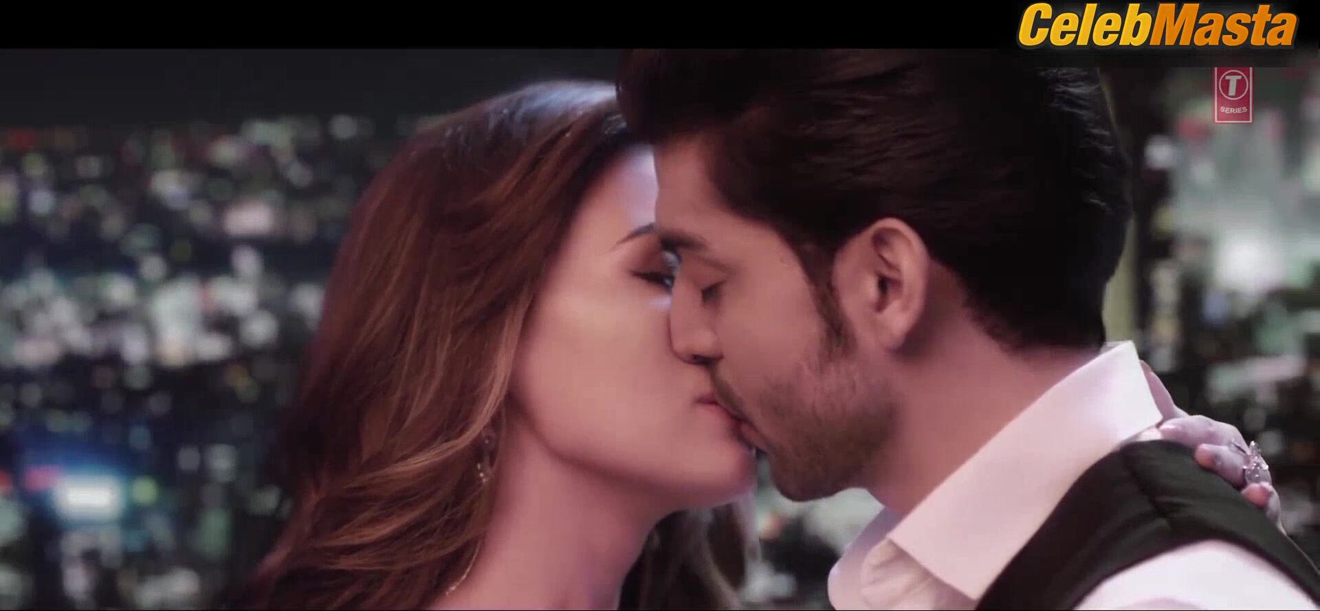 Sana Khan Reveals All In Scene From Wajah Tum Ho - Photo 5 of 5 photo 1