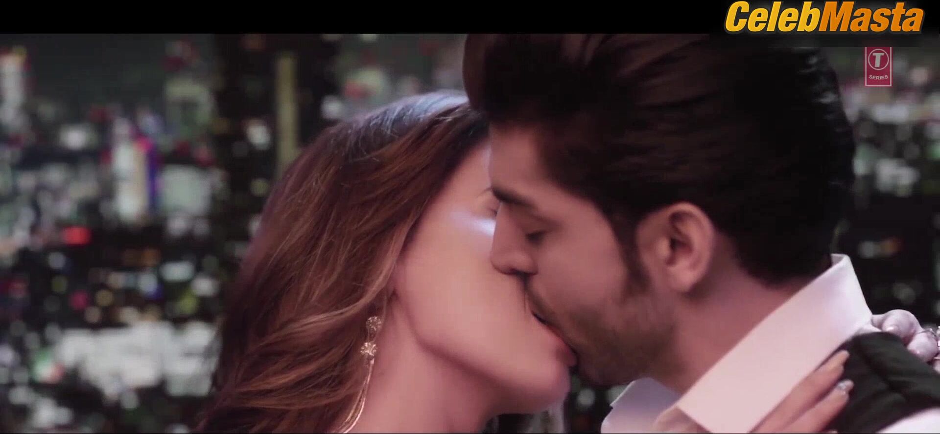 Sana Khan Reveals All In Scene From Wajah Tum Ho - Photo 5 of 5