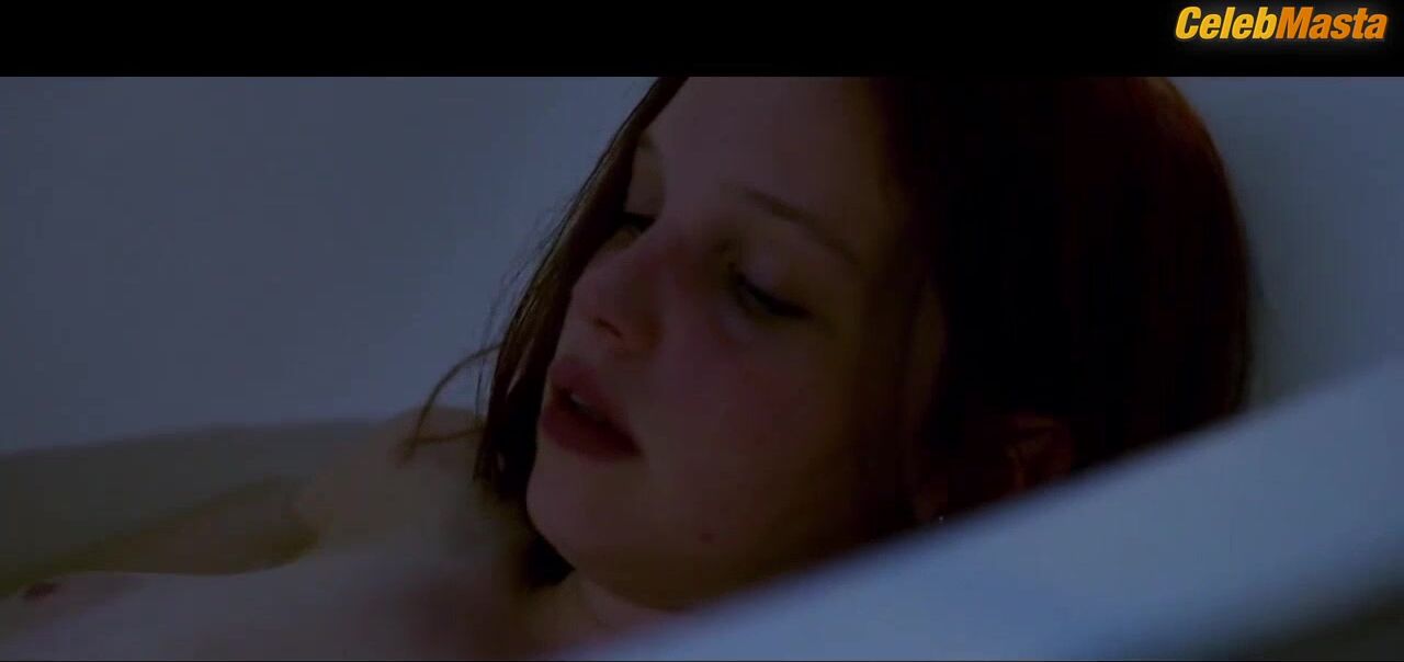 Solene Rigot Boobs Scene In Orphan - Photo 2 of 5 photo 5