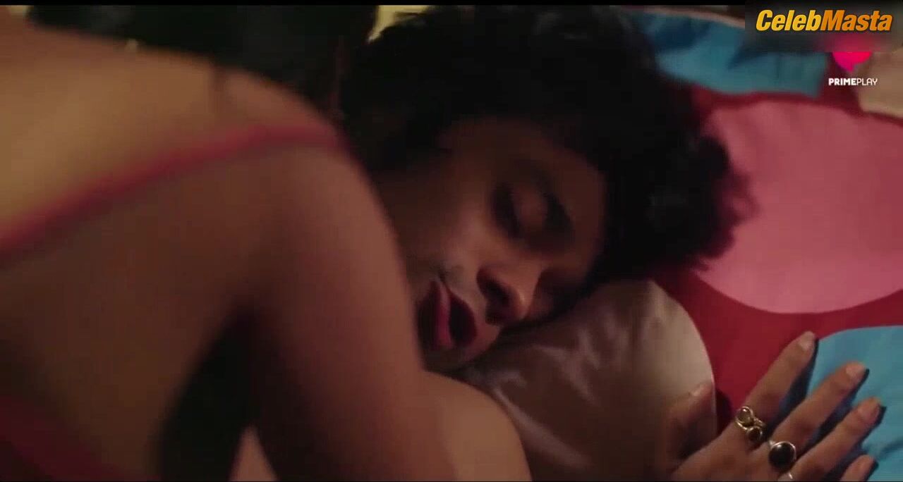 Jayshree Gaikwad Flaunts Hot Scene In Paglet - Photo 1 of 5 photo 5