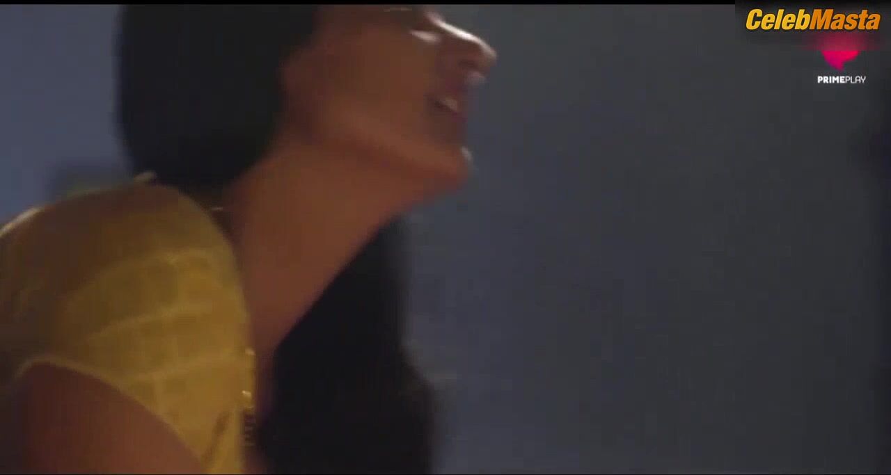 Jayshree Gaikwad ’s Booty, Boobs Scene In Paglet - Photo 2 of 5 photo 5