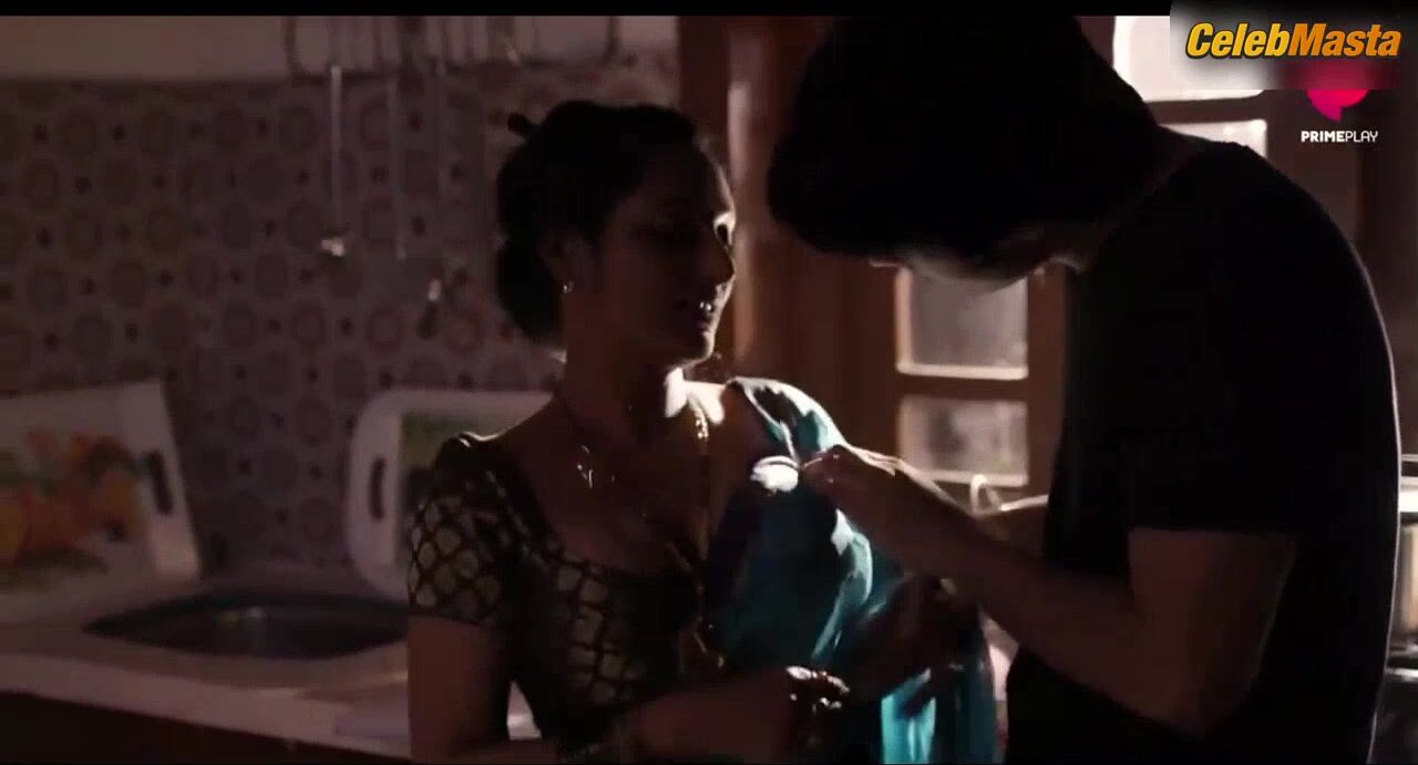 Jayshree Gaikwad Reveals Sexy Scene In Paglet - Photo 2 of 5 photo 1