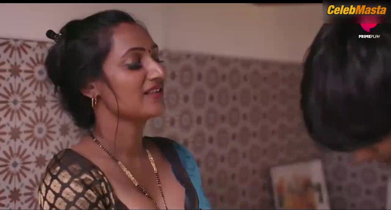 Jayshree Gaikwad Reveals Sexy Scene In Paglet - Photo 2 of 5